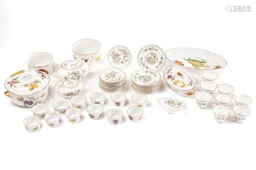 An Aynsley Pembroke pattern part tea service, with eight cup...