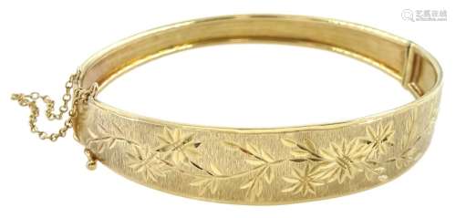 9ct gold hinged bangle with bright cut foliate decoration