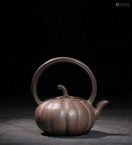 Purple Clay Pot with Pumpkin Lifting Beam