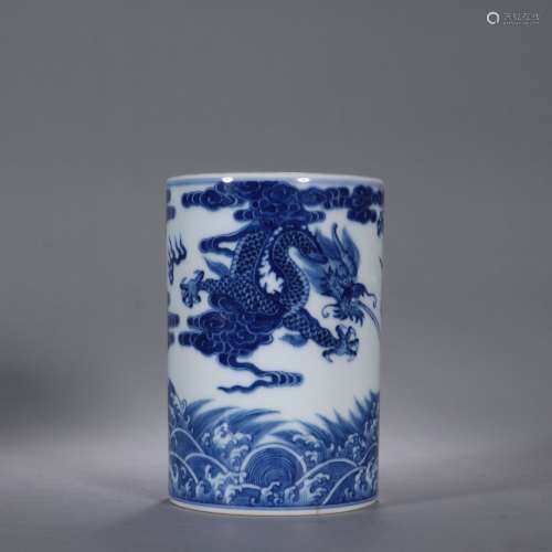 Blue and white auspicious dragon spit water pen holder