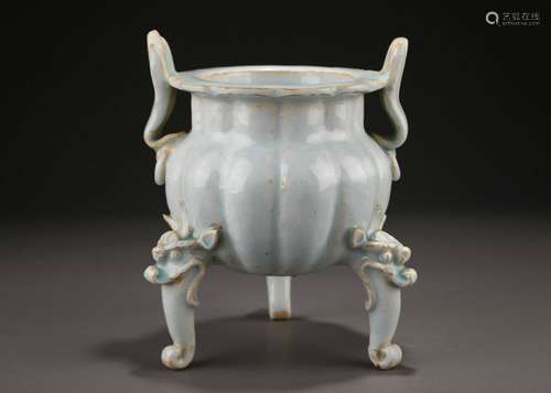 Hutian kiln azure glaze three-legged furnace