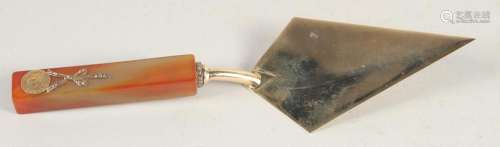 A RUSSIAN 14CT GOLD TROWEL WITH JADE HANDLE, with medallions...