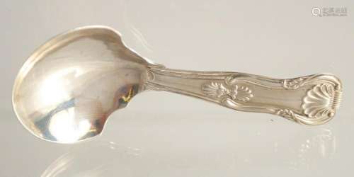 A WILLIAM IV SILVER QUEENS PATTERN CADDY SPOON. London 1833.