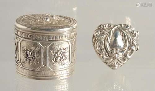 A SMALL FRENCH OVAL SILVER BOX AND COVER 1.25ins and a heart...