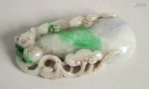 A JADE CARVING OF A FROG. 3.25ins.