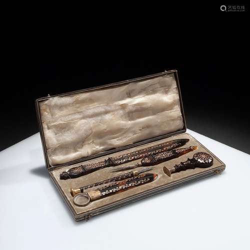 Writing set decorated in gold, Naples 18th century