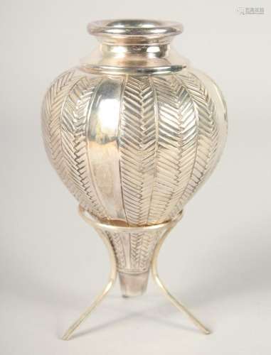 A SILVER LALAOUNIS VASE AND STAND. 6ins high in a Lalanouis ...