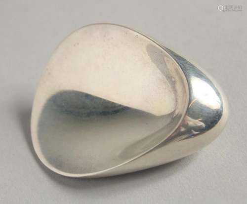 A GEORG JENSEN SILVER MODERNIST BROOCH.