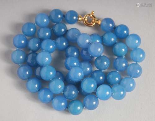 A BLUE BEAD NECKLACE with gold clasp. 24ins long.