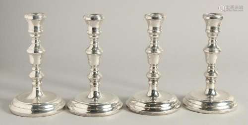 A SET OF FOUR SILVER GEORGIAN STYLE CANDLESTICKS with circul...