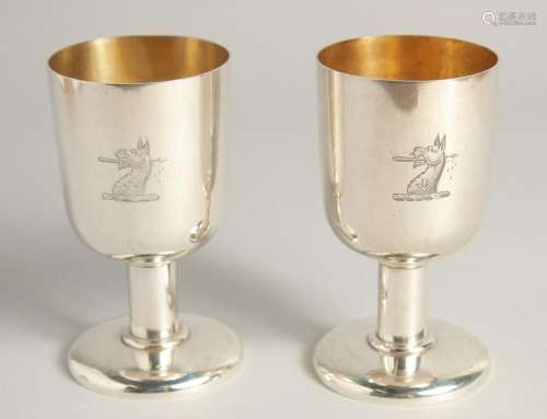AN EXCELLENT PAIR OF SILVER GOBLETS BY R. J. J. with gilt in...