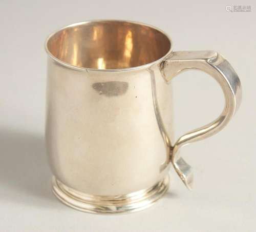 A PLAIN GEORGE I SILVER HALF PINT TANKARD. London 1725. Make...