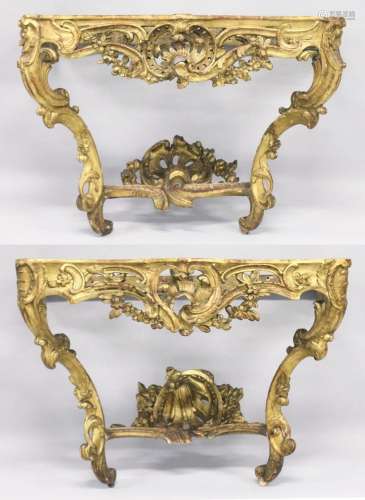A VERY GOOD NEAR PAIR OF 18TH CENTURY CARVED AND GILDED CONS...