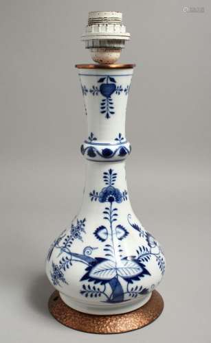 A 19TH CENTURY MEISSEN BLUE AND WHITE ONION PATTERN LAMP. 12...