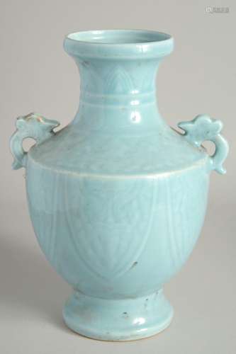 A CHINESE BLUE VASE with handles. 1ft high.