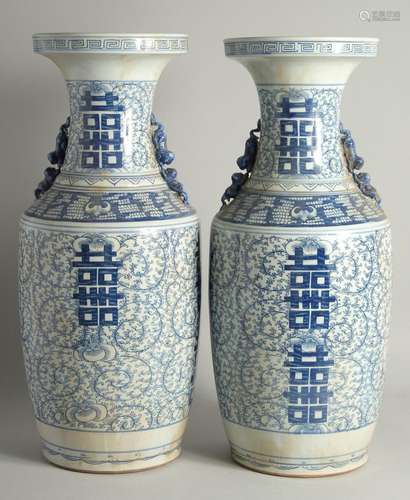 A TALL, PAIR OF CHINESE BLUE AND WHITE VASES. 1ft 11ins high...