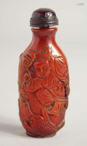 A SMALL CHINESE CARVED BONE SNUFF BOTTLE.