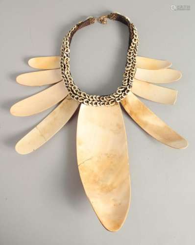 A PACIFIC ISLANDS SHELL PECKERY (NECKLACE)