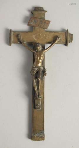 AN 18TH CENTURY BRONZE CRUCIFIX. 9.5ins long.