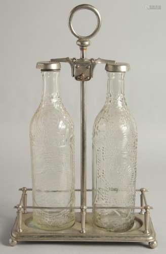 AN IDRIS OF LONDON TWO BOTTLE CORDIAL TANTALUS.