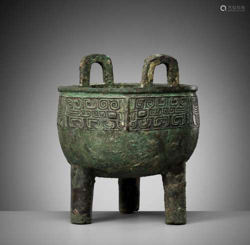 AN ARCHAIC BRONZE RITUAL FOOD VESSEL, DING, EARLY WESTERN ZH...