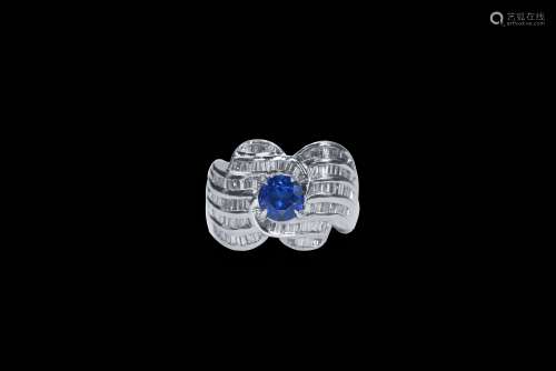Pt900蓝宝石配钻石戒指