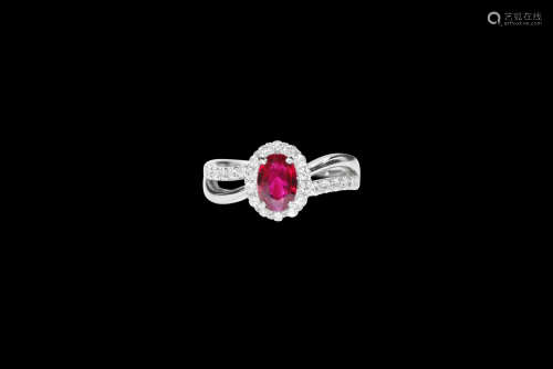 Pt900缅甸红宝石配钻石戒指