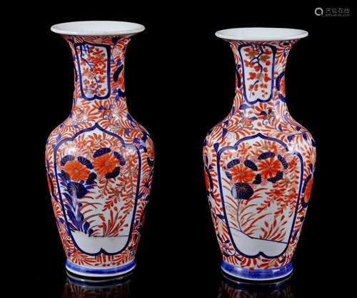 2 Imari porcelain vases