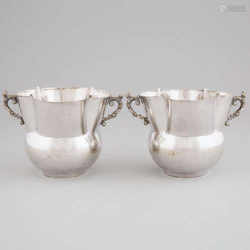 Pair of Peruvian Silver Two-Handled Vases, 20th century, he