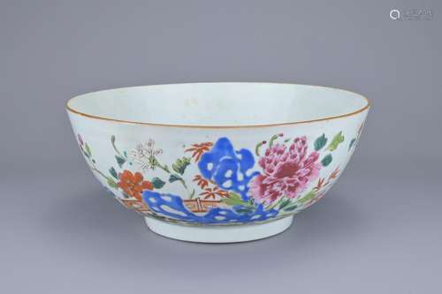 A CHINESE FAMILLE ROSE PORCELAIN BOWL, 18TH CENTURY. Enamell...