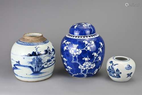 THREE CHINESE BLUE AND WHITE PORCELAIN ITEMS. To include a g...