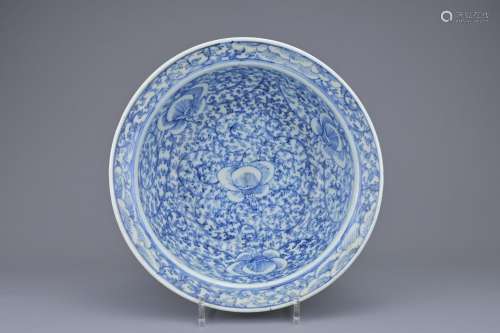 A CHINESE BLUE AND WHITE PORCELAIN BASIN, 19TH CENTURY. Deco...