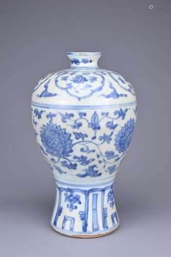 A CHINESE BLUE AND WHITE PORCELAIN MEIPING VASE, MING DYNAST...