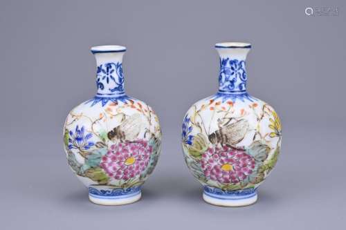 A PAIR OF CHINESE MINIATURE PORCELAIN VASES, REPUBLIC PERIOD...