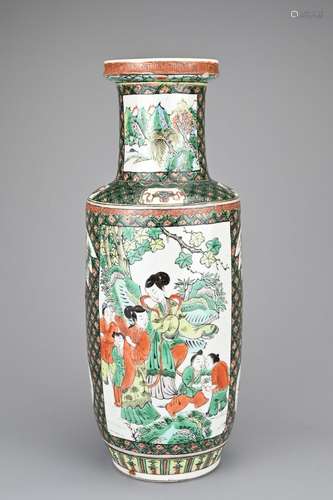 A CHINESE FAMILLE VERTE PORCELAIN VASE, LATE QING DYNASTY. O...