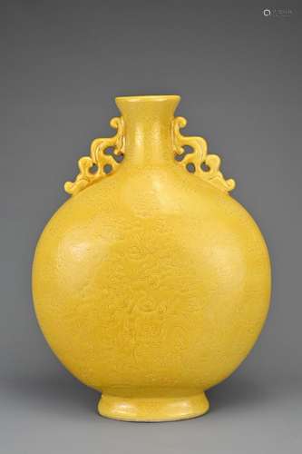 A VINTAGE CHINESE YELLOW GROUND PORCELAIN MOONFLASK. With pi...