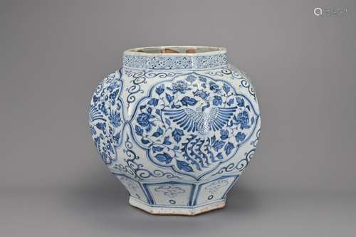 A VINTAGE CHINESE BLUE AND WHITE PORCELAIN JAR. Octagonal sh...