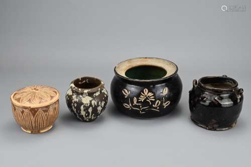 FOUR CHINESE CERAMIC ITEMS, SONG DYNASTY AND LATER. To inclu...