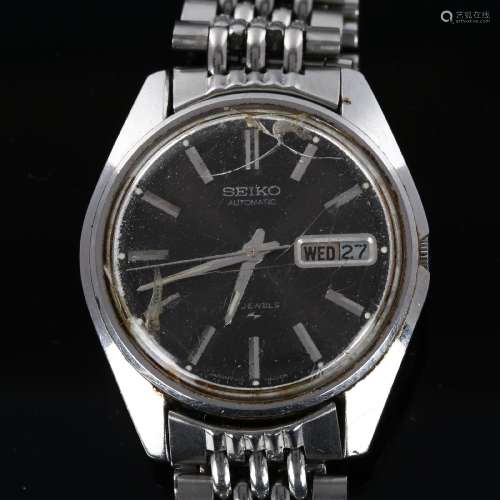 SEIKO - a stainless steel automatic bracelet watch, ref. 700...