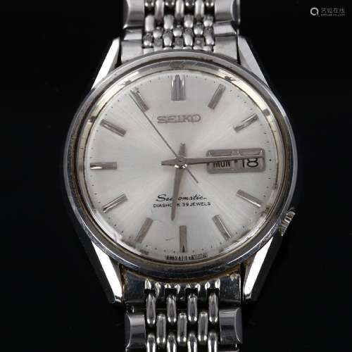 SEIKO - a stainless steel Seikomatic automatic bracelet watc...