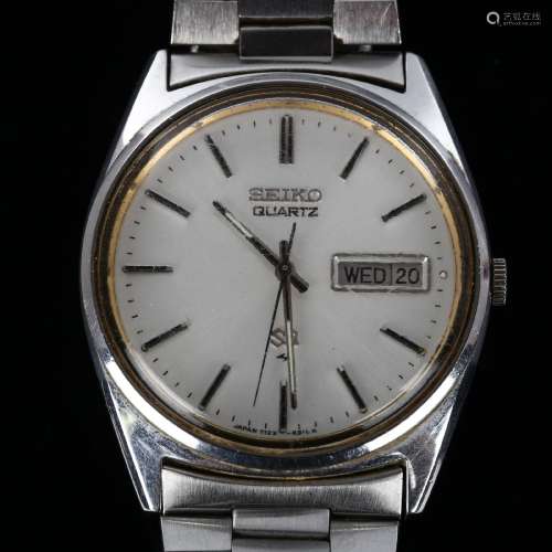 SEIKO - a stainless steel SQ quartz bracelet watch, ref. 712...