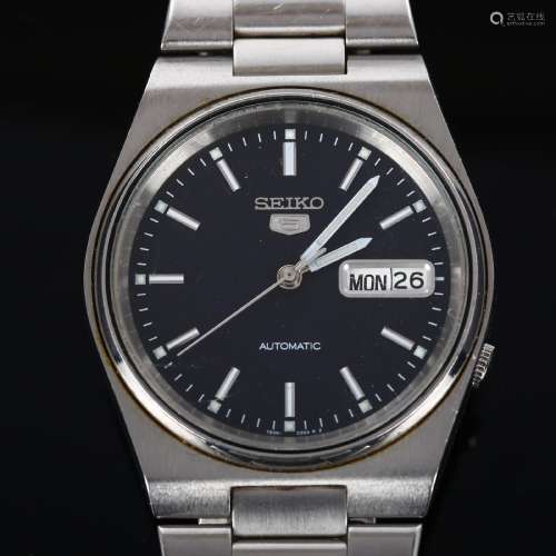 SEIKO 5 - a stainless steel automatic bracelet watch, ref. 7...