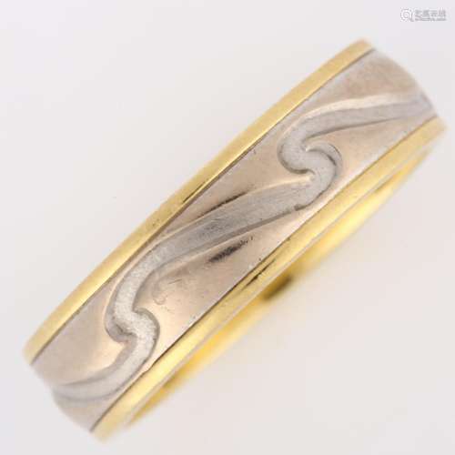 A modern 18ct gold wave wedding band ring, band width 4.9mm,...