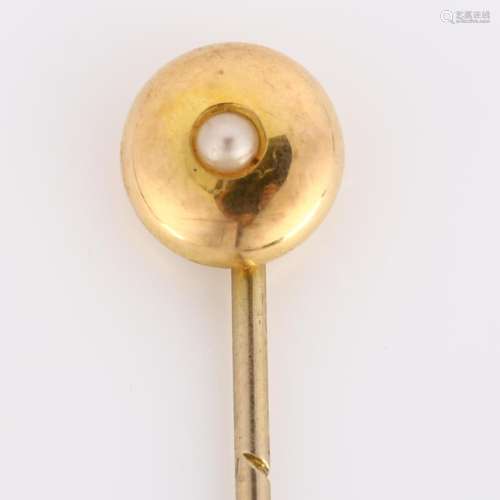 A Victorian 15ct gold split pearl stickpin, head diameter 8m...