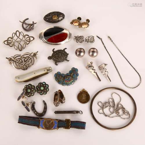 Various silver jewellery, including Orkney brooches, mother-...