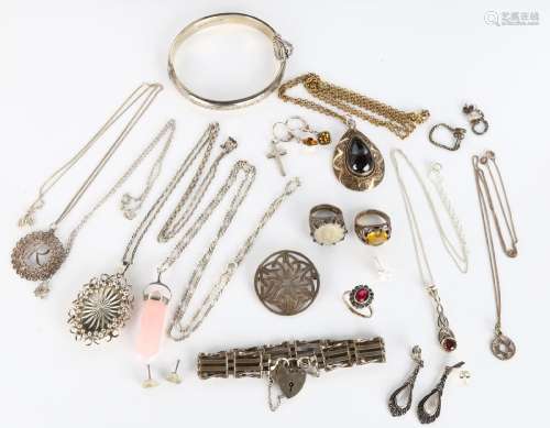 Various silver jewellery, including gatelink bracelet, rose ...