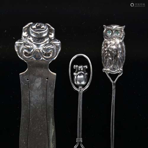 A Danish novelty silver figural owl cheroot holder, silver r...