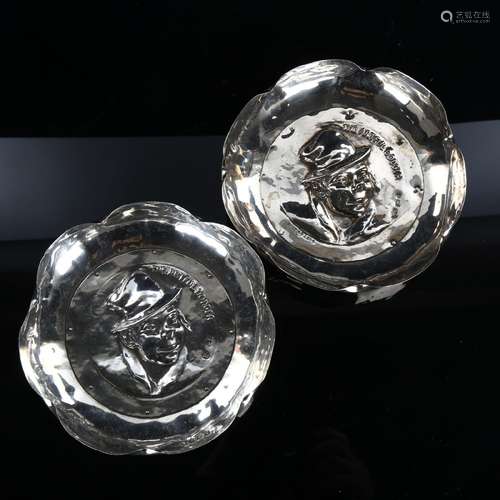 A pair of Edwardian novelty silver "The Artful Dodger&q...