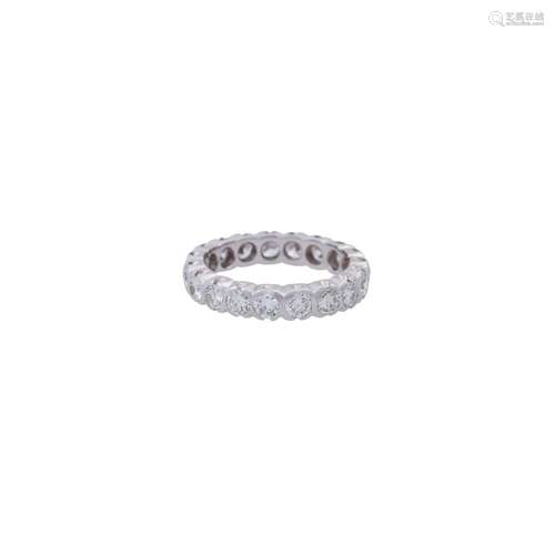 Memoirering mit 19 Brillanten von zus. ca. 1,9 ct,