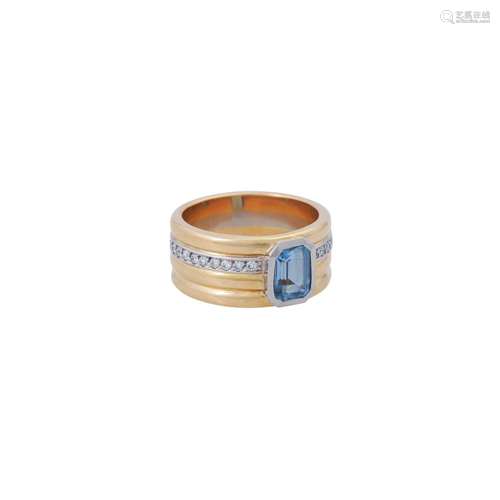 Ring mit achteckigem Aquamarin und Brillanten von zus. ca. 0...